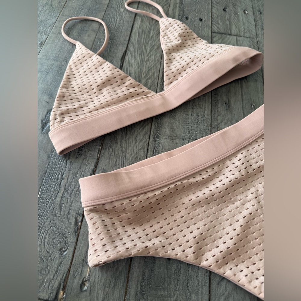 BNWT Kira Swimwear Perforated Bikini, size medium. - Picture 2 of 13